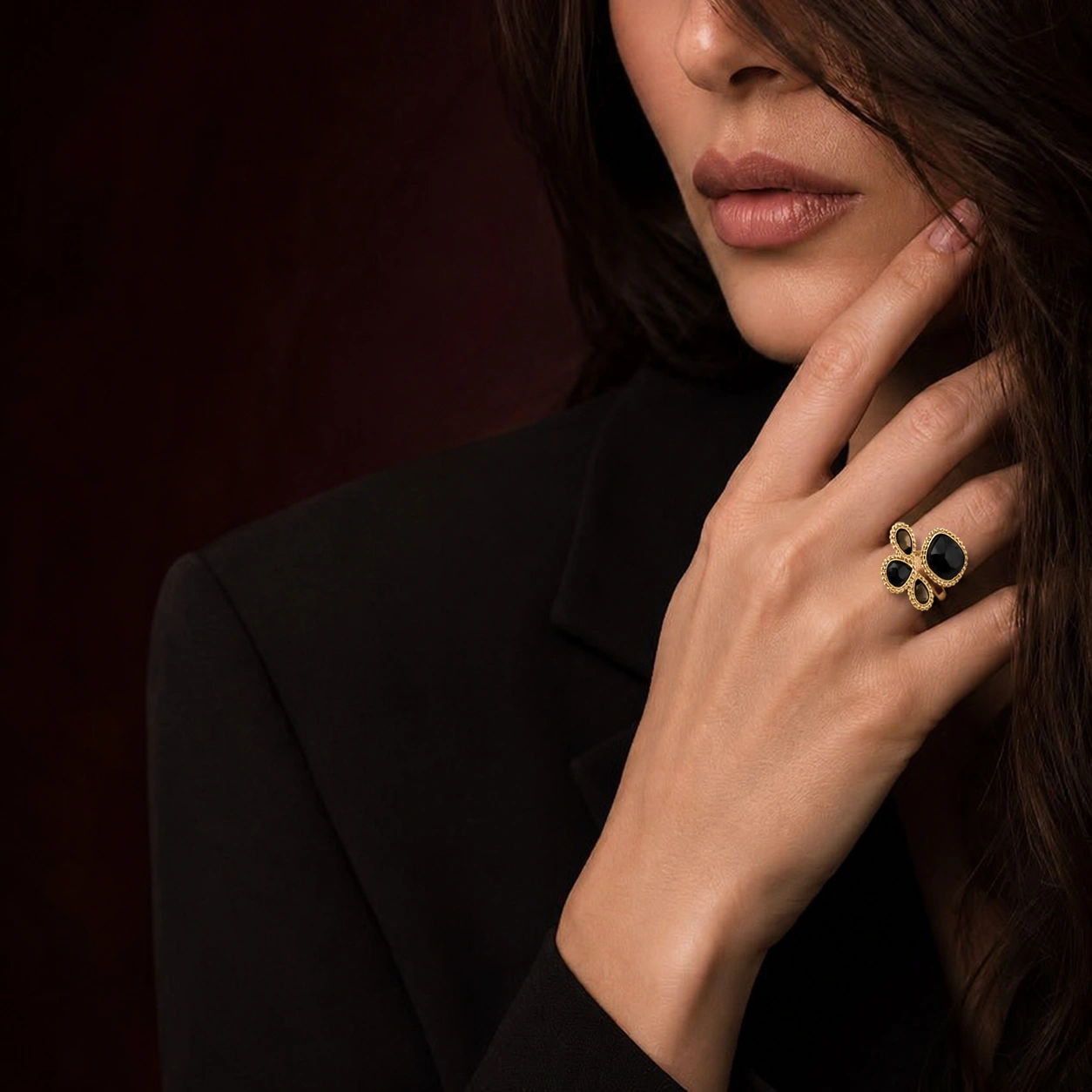 Bague fine réglable ornée de 4 perles en pâte de verre – Noir