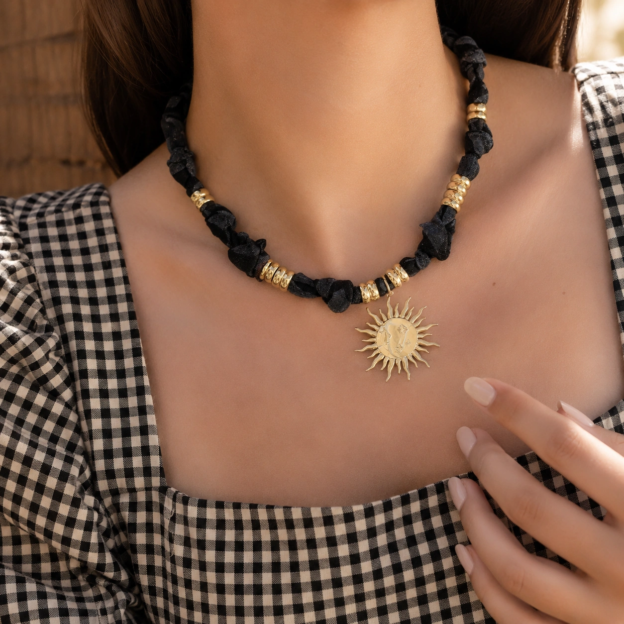 Collier ruban avec pendentif soleil (39 + 5 cm)