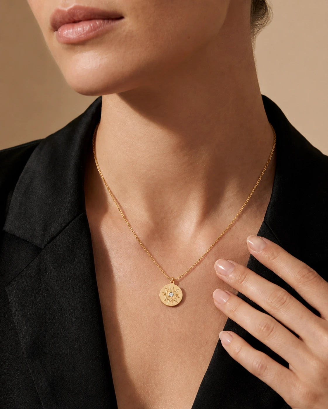 Collier Doré – Pendentif Rond Étoilé avec Strass Blanc (39 + 7 cm)
