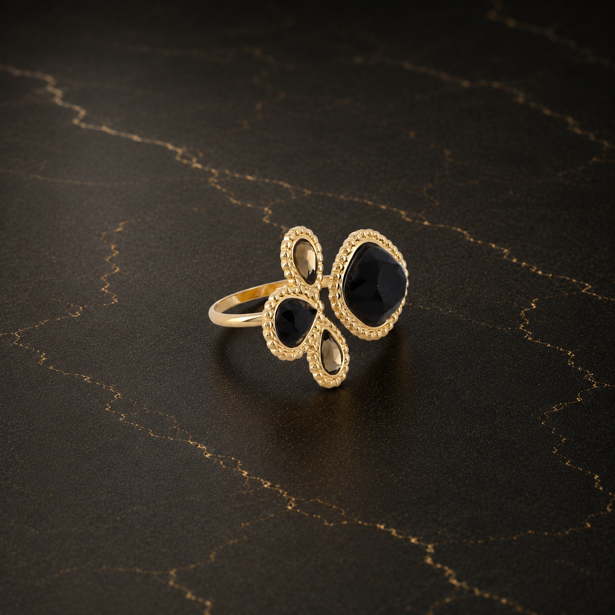 Bague Fleur Dorée Onyx Noir